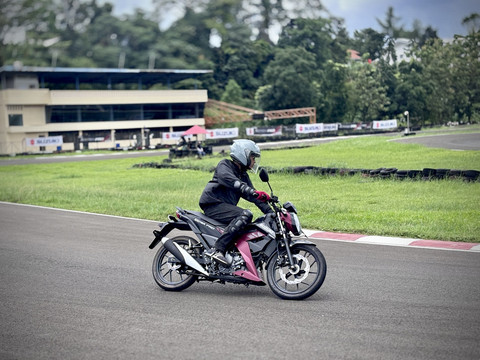 First ride New Suzuki Satria Pro di Sirkuit Sentul, Bogor (8/11/2025).  Foto: dok. Suzuki Indomobil Sales