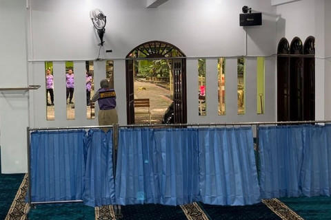 Suasana masjid SMAN 72 Jakarta, Kelapa Gading, Jakarta Utara, Senin (10/11/2025). Foto: Nasywa Athifah/kumparan