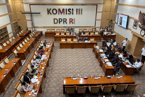 Suasana Rapat Dengar Pendapat Umum (RDPU) Komisi III DPR RI dengan Akademisi Universitas Lambung Mangkulas Kalimantan Selatan, Forum Advokat Reformasi HAP, dan Indonesia Center for Environmental Law (ICEL) di gedung DPR RI, Senayan, Jakarta pada Senin (10/11). Foto: Abid Raihan/kumparan