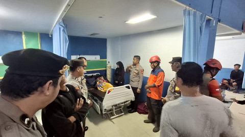 Korban rumah roboh akibat angin puting beliau menjalani perawatan di RSUD Melawi. Foto: Dok. Polres Melawi