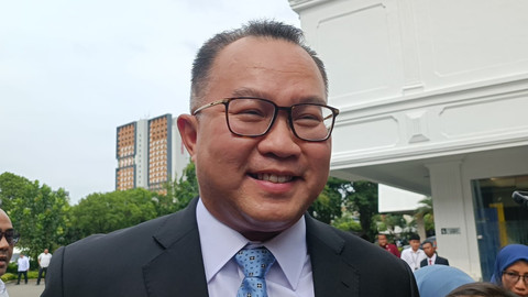 Rektor Institut Pertanian Bogor Arif Satria tiba di Istana Negara, Jakarta Pusat, Senin (10/11). Foto: Zamachsyari/kumparan