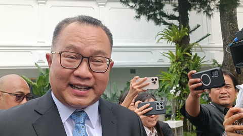 Rektor Institut Pertanian Bogor Arif Satria tiba di Istana Negara, Jakarta Pusat, Senin (10/11). Foto: Zamachsyari/kumparan