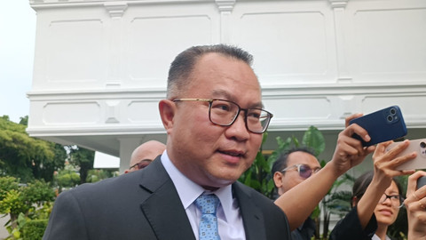 Rektor Institut Pertanian Bogor Arif Satria tiba di Istana Negara, Jakarta Pusat, Senin (10/11). Foto: Zamachsyari/kumparan