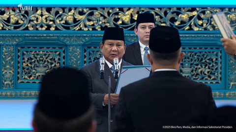 Presiden Prabowo Subianto dalam menyaksikan Pengucapan Sumpah Wakil Ketua MA Bidang Non Yudisial dan Pelantikan Kepala dan Waka BRIN di Istana Negara, Jakarta Pusat, Senin (10/11/2025). Foto: YouTube/Sekretariat Presiden