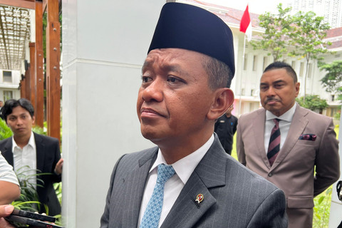 Menteri Energi dan Sumber Daya Mineral (ESDM) Bahlil Lahadalia di Kantor Kementerian ESDM, Jakarta Pusat, Senin (10/11/2025). Foto: Widya Islamiati/kumparan