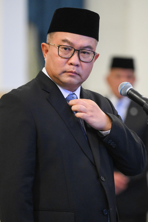 Arif Satria bersiap dilantik menjadi Kepala Badan Riset dan Inovasi Nasional (BRIN) oleh Presiden Prabowo Subianto di Istana Negara, Jakarta, Senin (10/11/2025). Foto: Hafidz Mubarak A/ANTARA FOTO