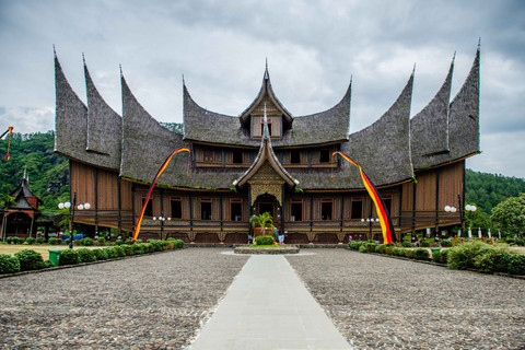 Gambar Rumah Gadang, sumber: Pixabay.com