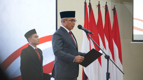 Ketua KPK Setyo Budiyanto melantik 23 penyelidik dan penyidik baru KPK. Foto: Dok. KPK