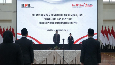 Ketua KPK Setyo Budiyanto melantik 23 penyelidik dan penyidik baru KPK. Foto: Dok. KPK