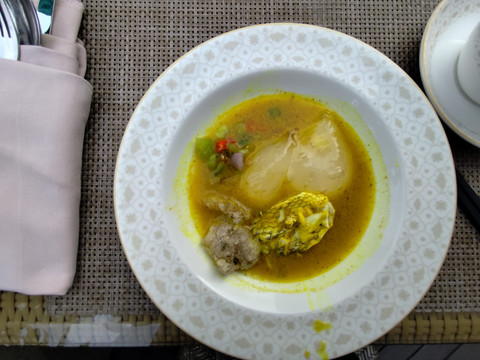 Papeda Ikan Kuah Kuning Hotel Tentrem Semarang. Foto: kumparan