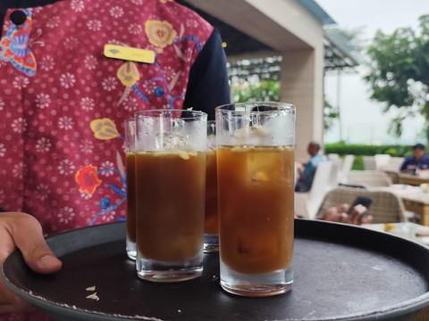 Air Gunaka, minuman khas Maluku Utara yang disajikan di Hotel Tentrem Semarang. Foto: kumparan