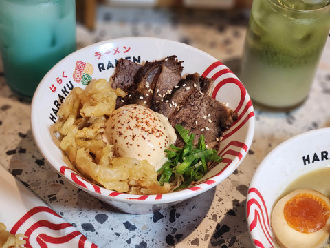 Menu baru Haraku Ramen 'beef sei dry ramen'. Foto: Ela Nurlaela/kumparan