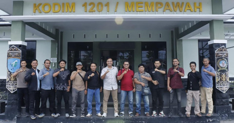 Foto bersama jurnalis di Makodim Mempawah. Foto: Dok. Istimewa