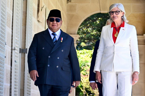 Presiden Republik Indonesia Prabowo Subianto disambut oleh Gubernur Jenderal Australia Sam Mostyn dalam upacara kenegaraan yang digelar di Admiralty House, Sydney, pada Rabu (12/11/2025). Foto: Cahyo - Biro Pers Sekretariat Presiden