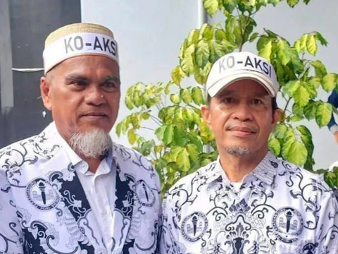 Abdul Muis (kiri) dan Rasnal, guru yang di-PTDH sebagai ASN. Foto: Dok. Istimewa