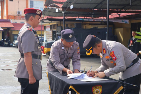 Serah terima jabatan (sertijab) Kepala Satuan Reserse Kriminal (Kasat Reskrim) Sintang. Foto: Dok. Polres Sintang