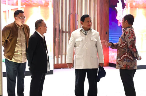 Sepulang dari Australia, Presiden Prabowo gunakan hak rehabilitasi, pulihkan nama baik dua guru di Luwu Utara, Kamis (13/11/2025). Foto: Dok. Kemensetneg