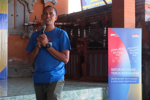 Penggerak Kampung Berseri Astra Les, Nyoman Nadiana berfokus membantu masyarakat dalam memberdayakan ekonomi lokal dan pelestarian lingkungan yang membuahkan Juara Umum Desa Wisata Terbaik dalam Anugerah Desa Wisata Indonesia (ADWI) 2024. Foto: Dok. Astra