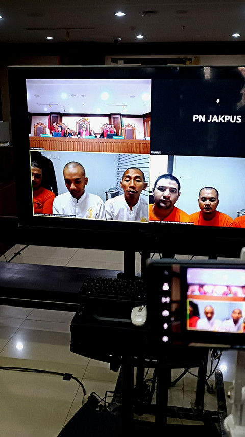 Mantan aktris Ammar Zoni menghadiri sidang kasusnya secara daring terkait peredaran narkotika, PN Jakarta Pusat, Kamis (13/11/2025).   Foto: Giovanni/kumparan