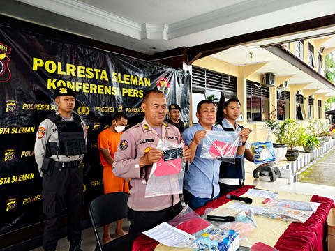 Konpers Polres Sleman kasus pembuangan bayi terbungkus stirofoam. Foto: Arfiansyah Panji Purnandaru/kumparan
