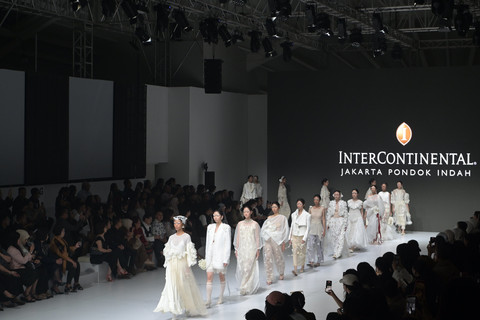 Koleksi Rama Dauhan dan Didi Budiardjo yang melenggang di Jakarta Fashion Week. Foto: JFW 