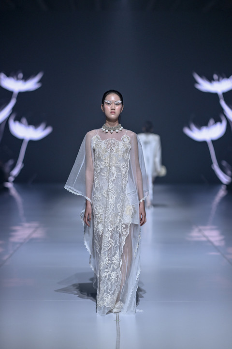 Koleksi Rama Dauhan di Jakarta Fashion Week. Foto: JFW 