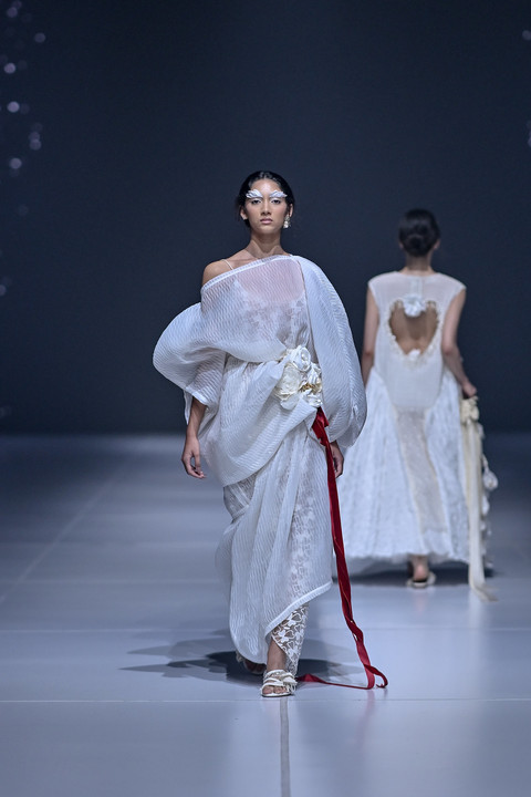 Koleksi Rama Dauhan di Jakarta Fashion Week. Foto: JFW 