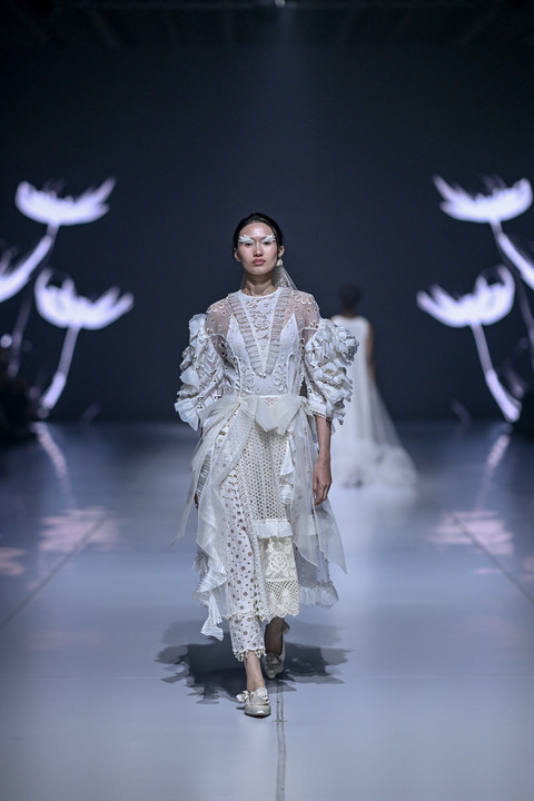Koleksi Rama Dauhan di Jakarta Fashion Week. Foto: JFW 