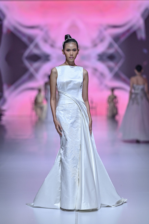 Koleksi Didi Budiardjo yang melenggang di Jakarta Fashion Week. Foto: JFW 