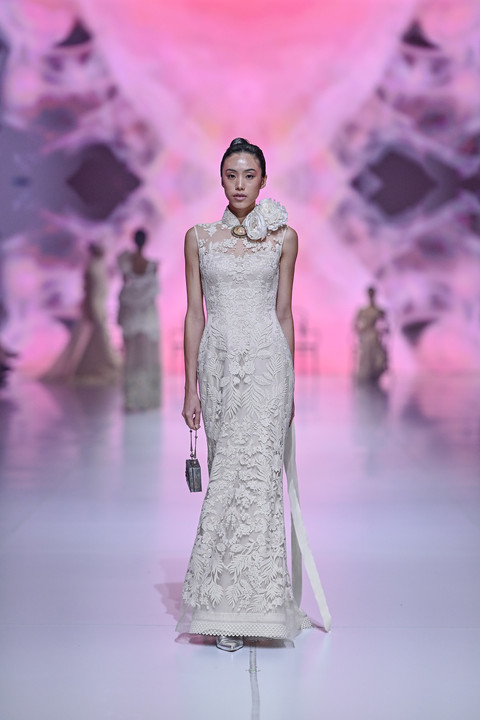Koleksi Didi Budiardjo yang melenggang di Jakarta Fashion Week. Foto: JFW 