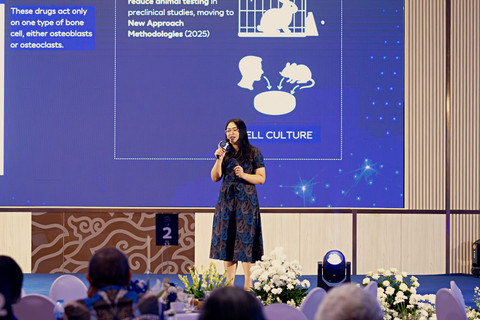 L'Oreal-UNESCO For Women In Science 2025 menganugerahkan bantuan pendanaan riset untuk empat perempuan peneliti Indonesia di Gedung Kementerian Pendidikan Tinggi, Sains, dan Teknologi, Jakarta, Selasa (11/11/2025).  Foto: Dok. L'Oreal