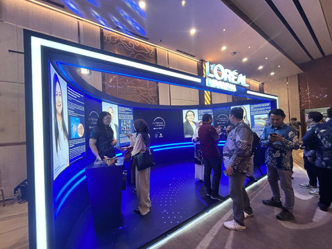 L'Oreal-UNESCO For Women In Science 2025 menganugerahkan bantuan pendanaan riset untuk empat perempuan peneliti Indonesia di Gedung Kementerian Pendidikan Tinggi, Sains, dan Teknologi, Jakarta, Selasa (11/11/2025).  Foto: Judith Aura/kumparan