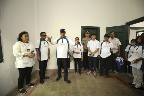 Menteri Sosial Saifullah Yusuf (Gus Ipul) bersama siswa Sekolah Rakyat mengikuti kegiatan Wisata Sejarah di Monumen Palagan Lengkong, Tangerang Selatan, Banten, Kamis (13/11/2025). Foto: Dok. Kemensos