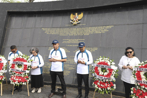Menteri Sosial Saifullah Yusuf (Gus Ipul) bersama siswa Sekolah Rakyat mengikuti kegiatan Wisata Sejarah di Monumen Palagan Lengkong, Tangerang Selatan, Banten, Kamis (13/11/2025). Foto: Dok. Kemensos