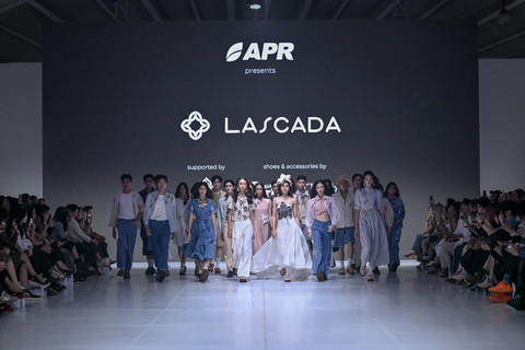 Koleksi Lascada di show Asia Pacific Rayon Jakarta Fashion Week 2026. Foto: Jakarta Fashion Week