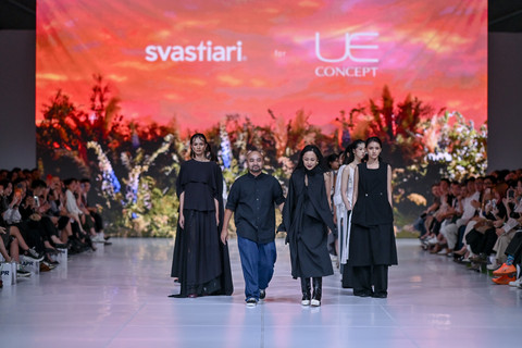 Koleksi Urban Exchange Concept di show Asia Pacific Rayon Jakarta Fashion Week 2026. Foto: Jakarta Fashion Week