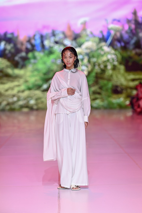 Koleksi Urban Exchange Concept di show Asia Pacific Rayon Jakarta Fashion Week 2026. Foto: Jakarta Fashion Week