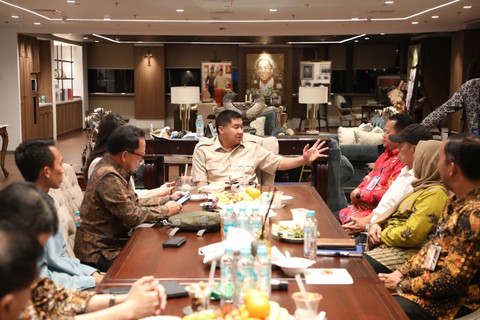 Mendagri Tito Karnavian (kiri) rapat bersama Menteri PKP Maruarar Sirait di Kantor Kementerian PKP, Jakarta, Kamis (13/11/2025). Foto: Dok. Kemendagri