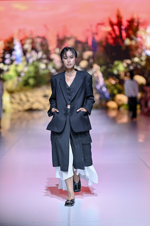 Koleksi Urban Exchange Concept di show Asia Pacific Rayon Jakarta Fashion Week 2026. Foto: Jakarta Fashion Week