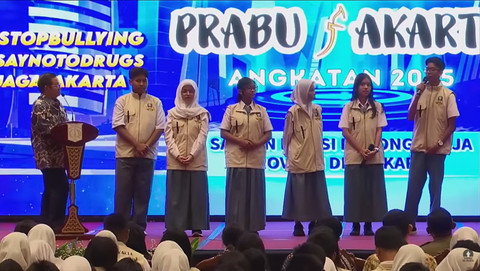 Muhammad Afsar Rezan, siswa SMA Negeri 72 Jakarta (kanan) menyampaikan alasannya bergabung dengan PRABU 2025, Kamis (13/11/2025). Foto: YouTube/ Pemprov DKI Jakarta
