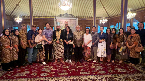 Maha Menteri atau Patih, Kanjeng Gusti Panembahan Tedjowulan, menggelar rapat internal kerabat Keraton Surakarta di Sasana Handrawina, Kamis (13/11/2025). Foto: Dok. kumparan