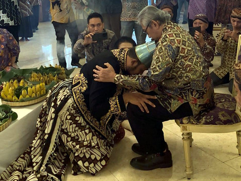 Maha Menteri atau Patih, Kanjeng Gusti Panembahan Tedjowulan, menggelar rapat internal kerabat Keraton Surakarta di Sasana Handrawina, Kamis (13/11/2025). Foto: Dok. kumparan