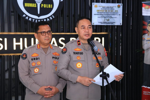 Karopenmas Divisi Humas Polri Brigjen Pol. Trunoyudo Wisnu Andiko (kanan).  Foto: Dok. Mabes Polri