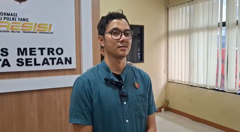 Wakasat Reskrim Polres Jakarta Selatan Kompol Dwi Manggalayuda hadir di Polres Jaksel, Jumat (14/11/2025).  Foto: Rayyan Farhansyah/kumparan