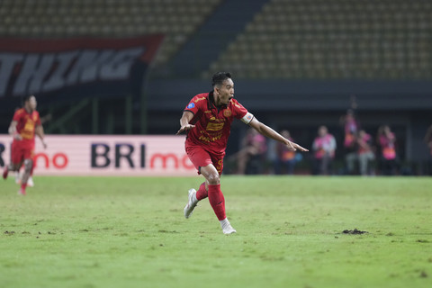 Pemain Persija Jakarta Rizky Ridho berselebrasi usai mencetak gol ke gawang Arema FC pada pertandingan BRI Liga 1 di Stadion Patriot Candrabhaga, Bekasi Jawa Barat, Minggu (9/3/2025). Foto: Dok. Persija