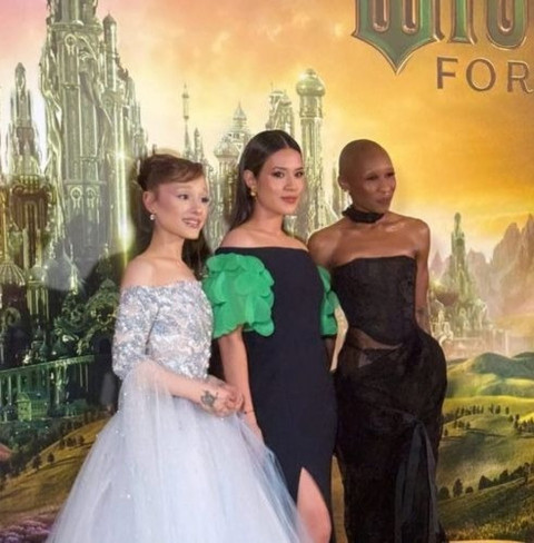 Raisa bertemu Ariana Grande dan Cynthia Erivo. Foto: Instagram @raisa6690