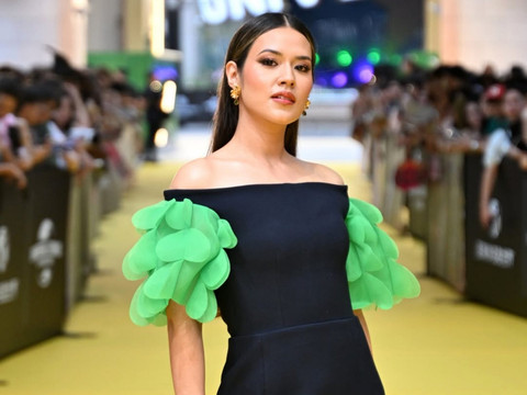 Penyanyi, Raisa menghadiri gala premiere WICKED: For Good di Singapura, Kamis (13/11/2025).   Foto: Instagram/ @universalpicsid