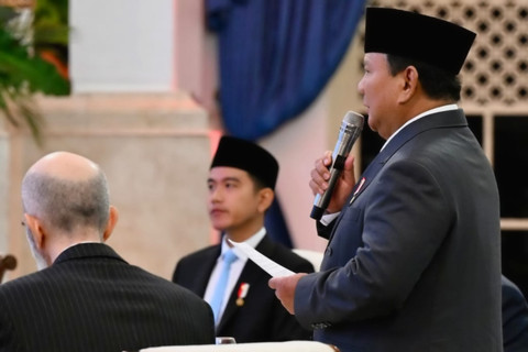 Presiden RI Prabowo Subianto (kanan) bersama Raja Kerajaan Yordania Raja Abdullah II mengikuti jamuan makan malam di Istana Negara, Jakarta, pada Jumat (14/11/2025). Foto: Cahyo/Biro Pers Sekretariat Presiden