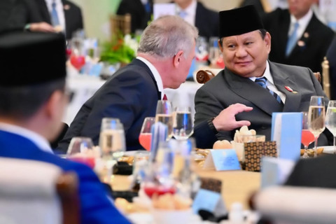 Presiden RI Prabowo Subianto (kanan) bersama Raja Kerajaan Yordania Raja Abdullah II mengikuti jamuan makan malam di Istana Negara, Jakarta, pada Jumat (14/11/2025). Foto: Cahyo/Biro Pers Sekretariat Presiden