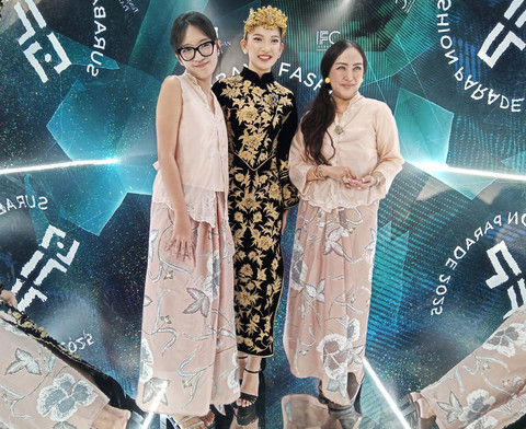 Lisa (kanan) bersama sang putri, Bianca (kiri).